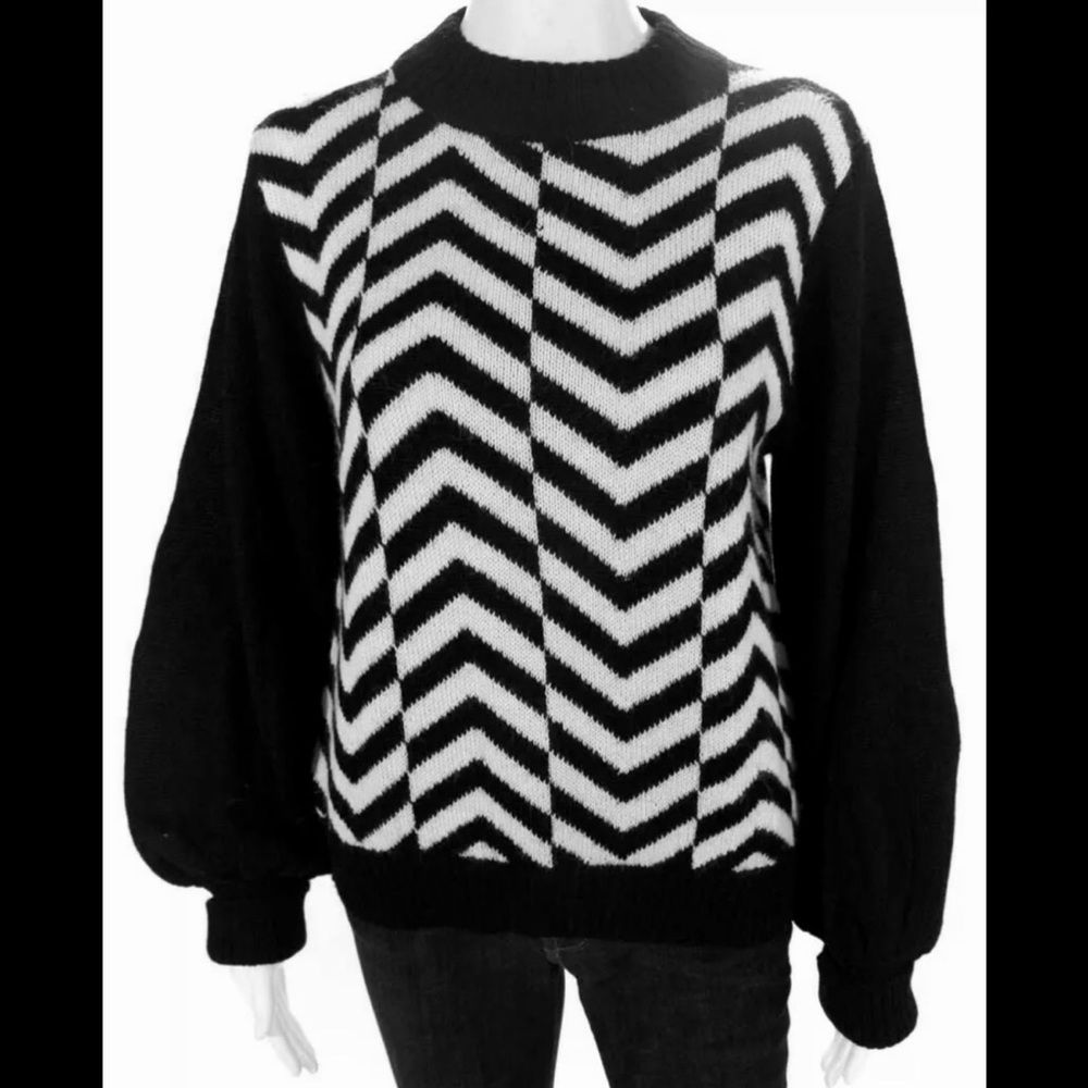 AYNI 100% Alpaca Black and White Chevron Knit Crewneck Sweater